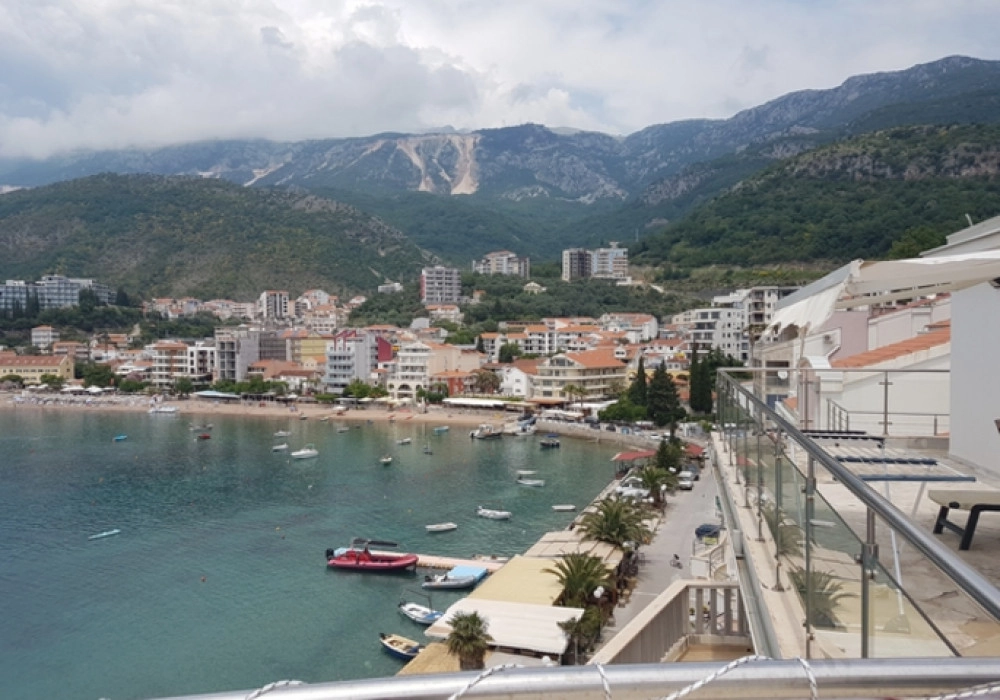 Trosoban-stan-sa-pogledom-na-more-u-Rafailovicima-Budva-8 Trosoban stan 180 m² – Rafailovići, Budva — fotografija 9