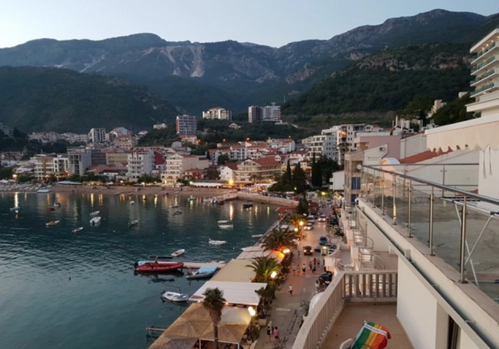 Trosoban-stan-sa-pogledom-na-more-u-Rafailovicima-Budva-10 Trosoban stan 180 m² – Rafailovići, Budva — fotografija 11