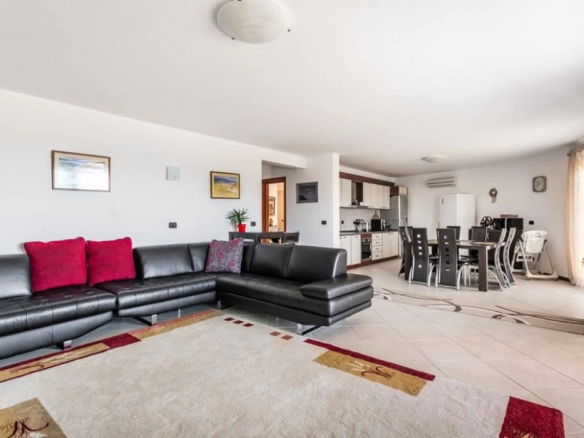 Trosoban stan 150 m² – Rafailovići, Budva — fotografija 3