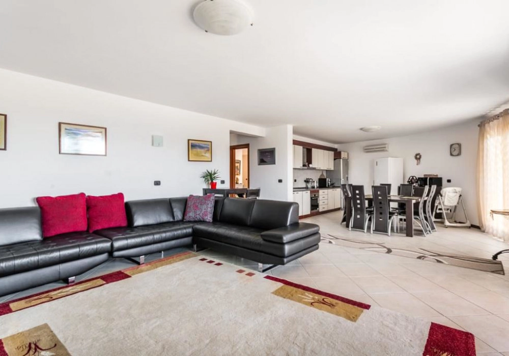 Trosoban-stan-uz-more-u-Rafailovicima-Budva-2 Trosoban stan 150 m² – Rafailovići, Budva — fotografija 3