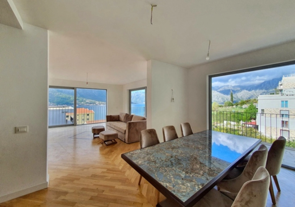 Trosoban-stan-sa-pogledom-na-more-u-Dobroti-Kotor-2 Trosoban stan 208 m² – Dobrota, Kotor — fotografija 3