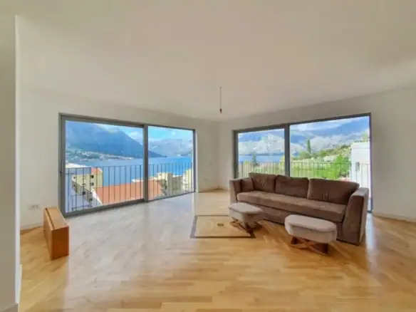 Trosoban stan 208 m² – Dobrota, Kotor — fotografija 4