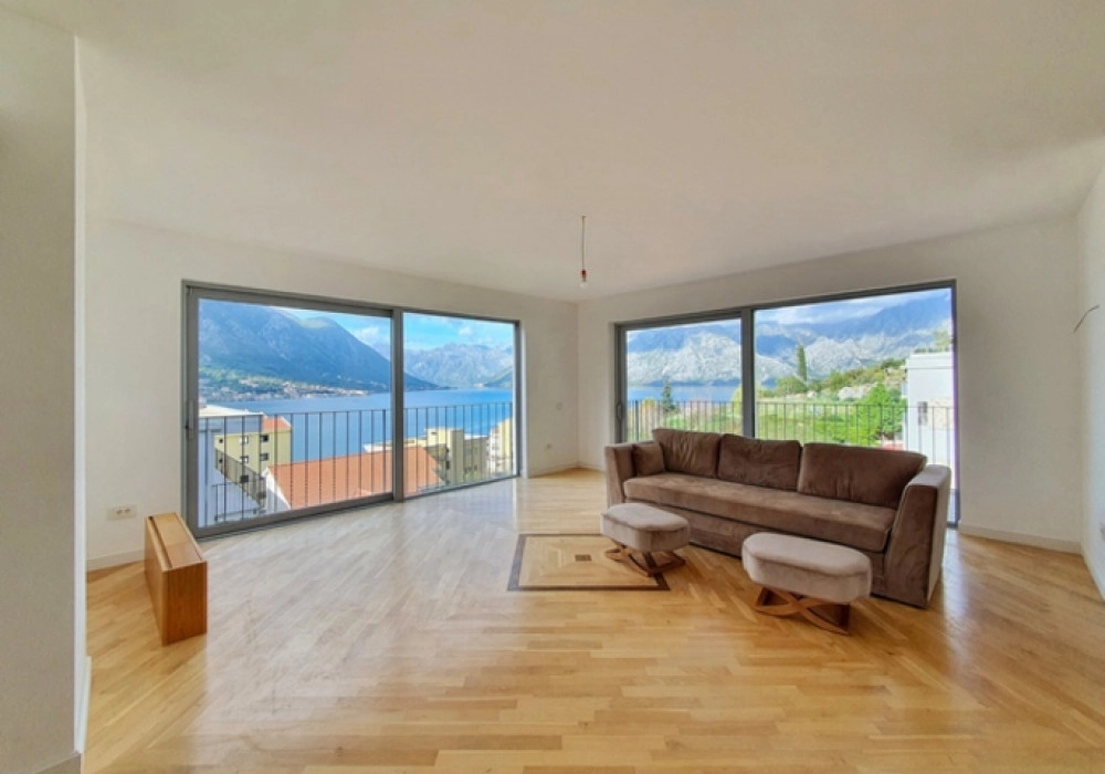 Trosoban-stan-sa-pogledom-na-more-u-Dobroti-Kotor-3 Trosoban stan 208 m² – Dobrota, Kotor — fotografija 4