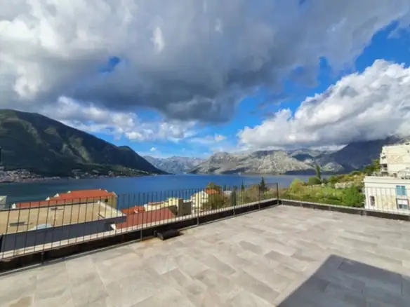 Trosoban stan 208 m² – Dobrota, Kotor — fotografija 11