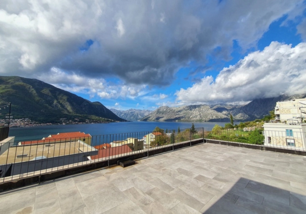 Trosoban-stan-sa-pogledom-na-more-u-Dobroti-Kotor-10 Trosoban stan 208 m² – Dobrota, Kotor — fotografija 11