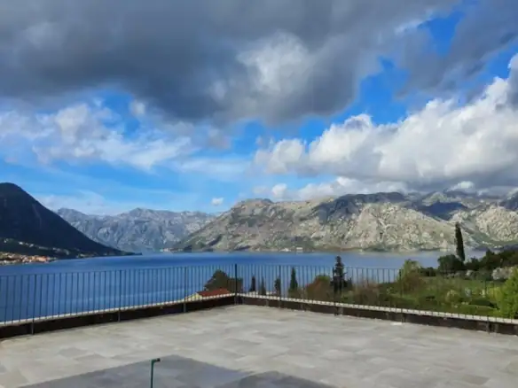 Trosoban stan 208 m² – Dobrota, Kotor — fotografija 12