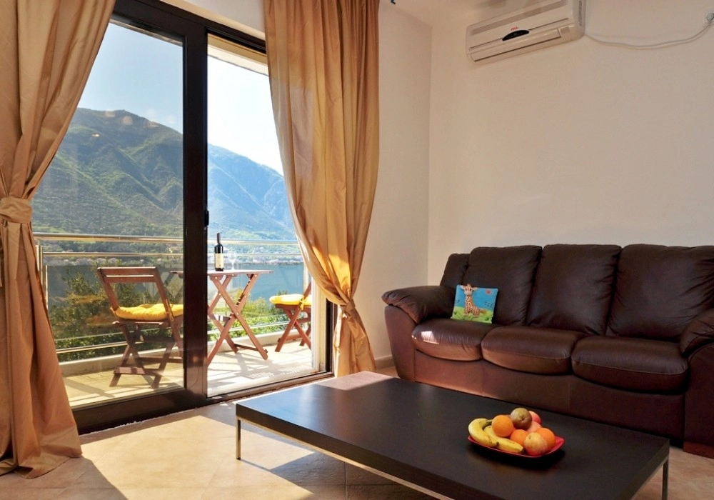 Kuca-sa-pogledom-na-zaliv-u-Dobroti-Kotor-6 Kuća – Dobrota, Kotor — fotografija 7