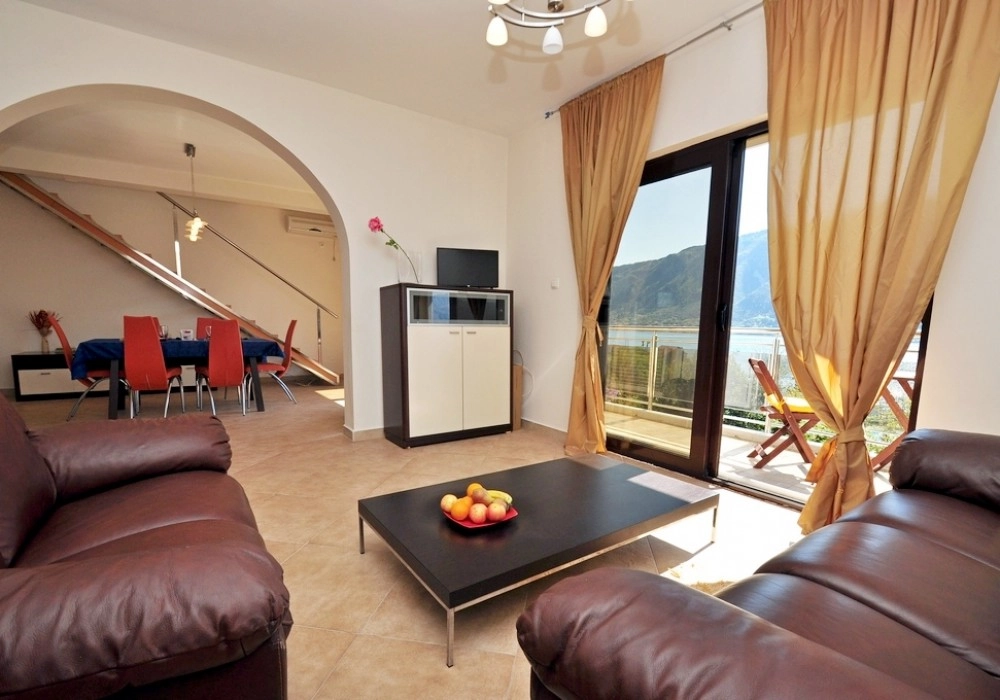 Kuca-sa-pogledom-na-zaliv-u-Dobroti-Kotor-9 Kuća – Dobrota, Kotor — fotografija 10