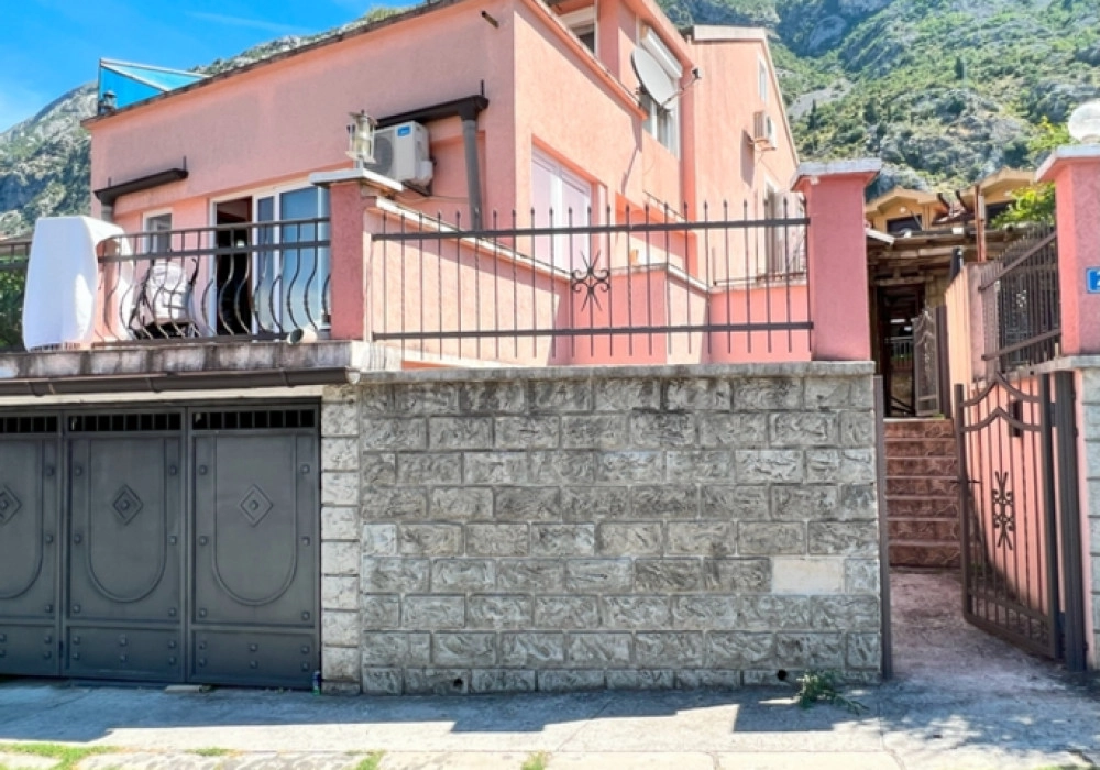 Kuca-za-mini-hotel-sa-bazenom-u-Dobroti-Kotor-1 Hotel 255 m² – Dobrota, Kotor — fotografija 2