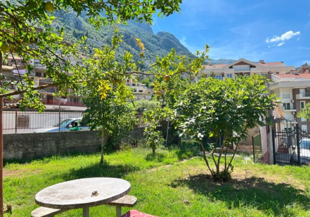 Kuca-za-mini-hotel-sa-bazenom-u-Dobroti-Kotor-2 Hotel 255 m² – Dobrota, Kotor — fotografija 3