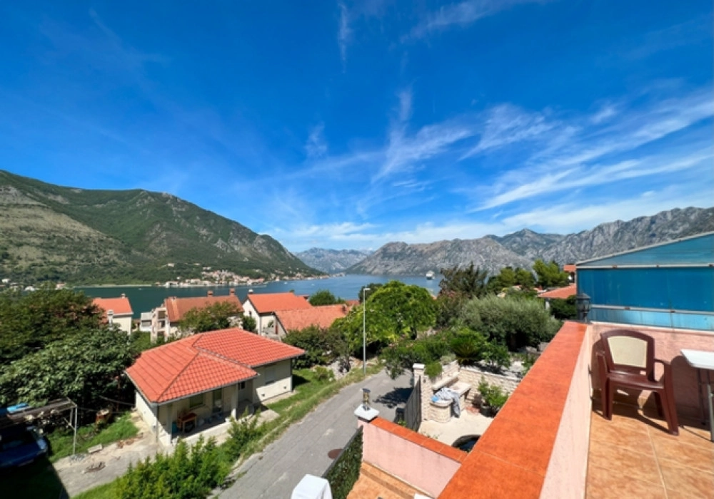 Kuca-za-mini-hotel-sa-bazenom-u-Dobroti-Kotor-10 Hotel 255 m² – Dobrota, Kotor — fotografija 11