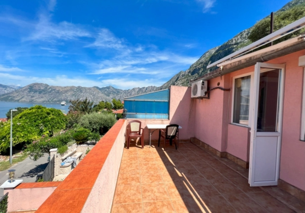 Kuca-za-mini-hotel-sa-bazenom-u-Dobroti-Kotor-11 Hotel 255 m² – Dobrota, Kotor — fotografija 12