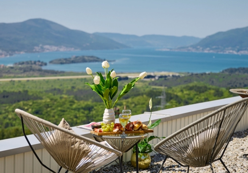 Kuca-sa-bazenom-u-Gorici-Tivat Kuća sa bazenom u Gorici