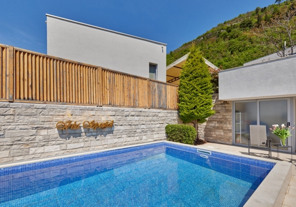 Kuca-sa-bazenom-u-Gorici-Tivat-7 Kuća – Gorica, Tivat — fotografija 8
