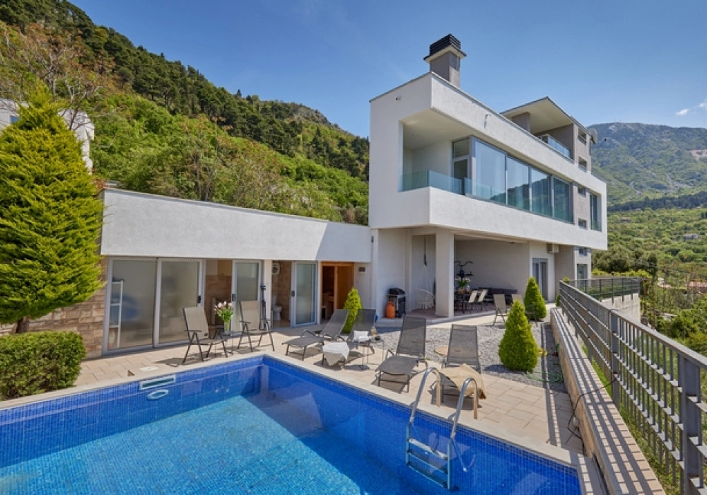 Kuca-sa-bazenom-u-Gorici-Tivat-8 Kuća – Gorica, Tivat — fotografija 9