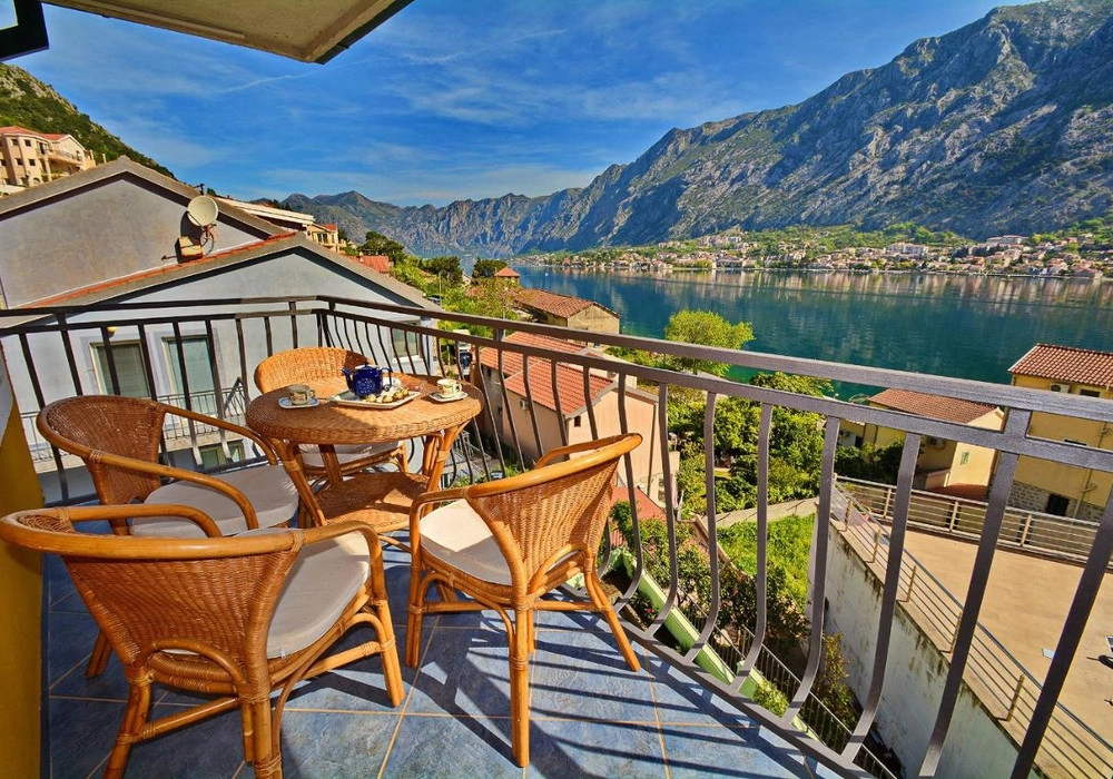 Hotel-sa-pogledom-na-more-u-Muu-Kotor Hotel s pogledom na more u Muu