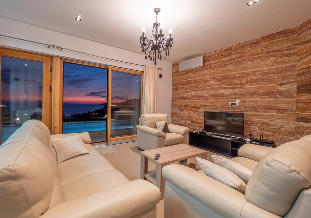 Kuca-sa-bazenom-u-Rezevicima-Budva-4 Kuća 210 m² – Reževići, Budva — fotografija 5