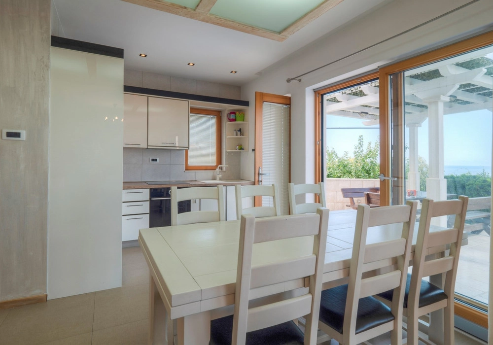 Kuca-sa-bazenom-u-Rezevicima-Budva-6 Kuća 210 m² – Reževići, Budva — fotografija 7