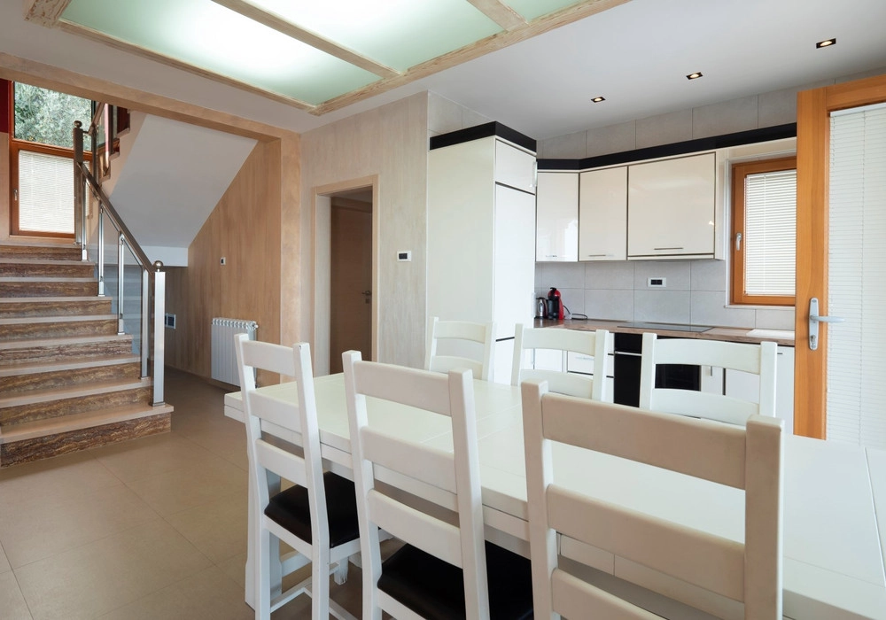 Kuca-sa-bazenom-u-Rezevicima-Budva-7 Kuća 210 m² – Reževići, Budva — fotografija 8