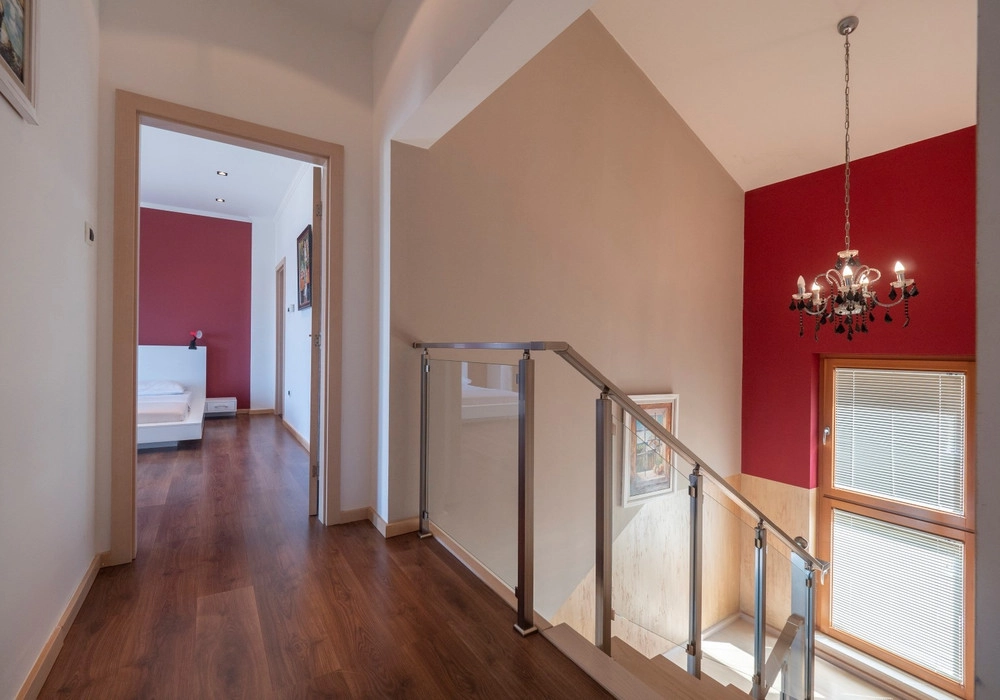 Kuca-sa-bazenom-u-Rezevicima-Budva-8 Kuća 210 m² – Reževići, Budva — fotografija 9