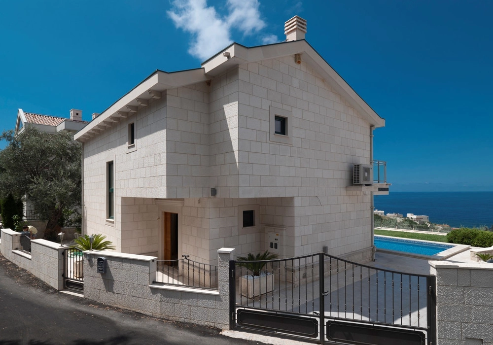 Kuca-sa-bazenom-u-Rezevicima-Budva-14 Kuća 210 m² – Reževići, Budva — fotografija 15