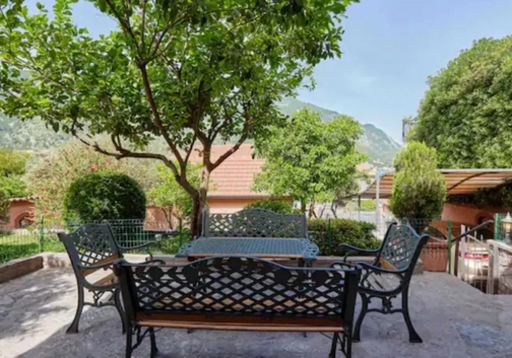 Kuca-sa-dvoristem-u-Dobroti-Kotor-2 Kuća 120 m² – Dobrota, Kotor — fotografija 3