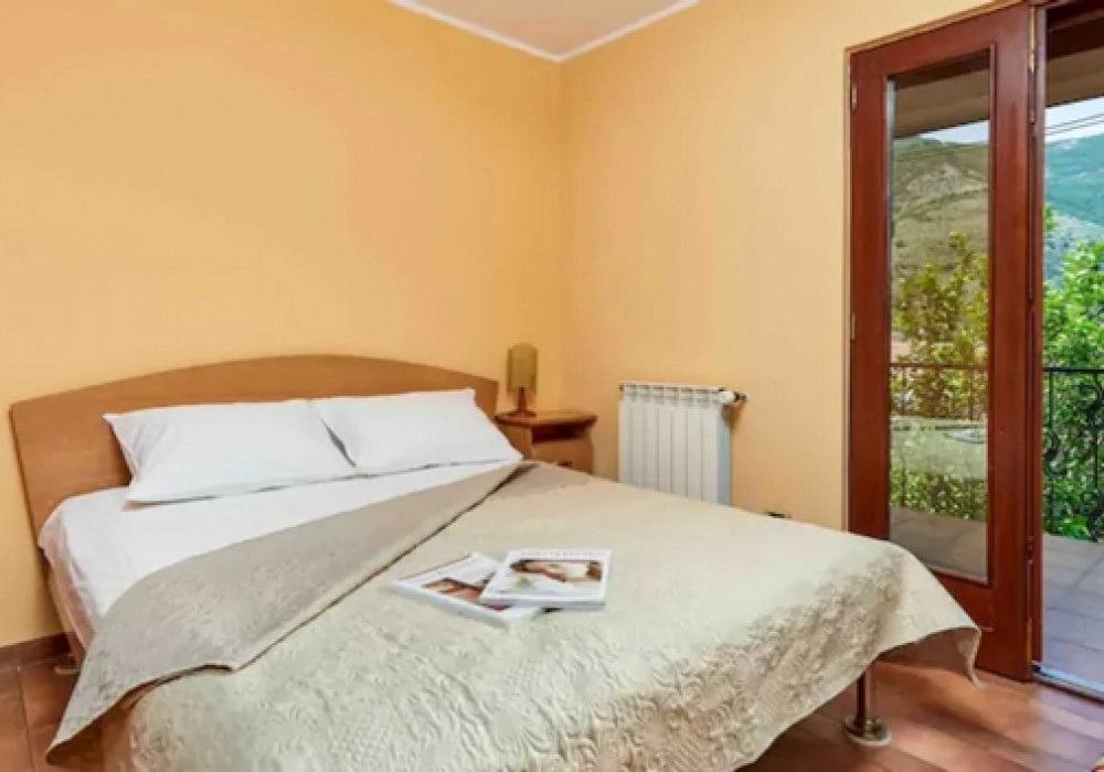 Kuca-sa-dvoristem-u-Dobroti-Kotor-9 Kuća 120 m² – Dobrota, Kotor — fotografija 10