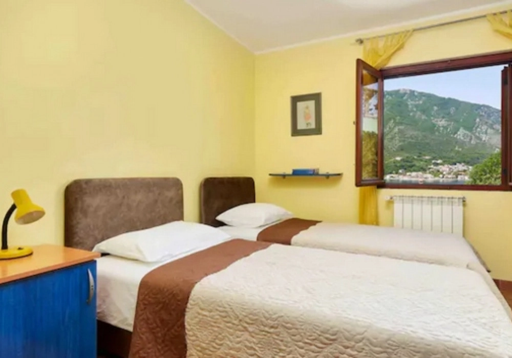 Kuca-sa-dvoristem-u-Dobroti-Kotor-11 Kuća 120 m² – Dobrota, Kotor — fotografija 12
