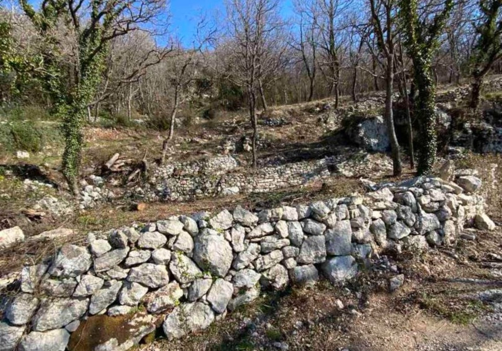 Plac-blizu-mora-u-Rezevicima-Budva-3 Plac 1.100 m² – Reževići, Budva — fotografija 4