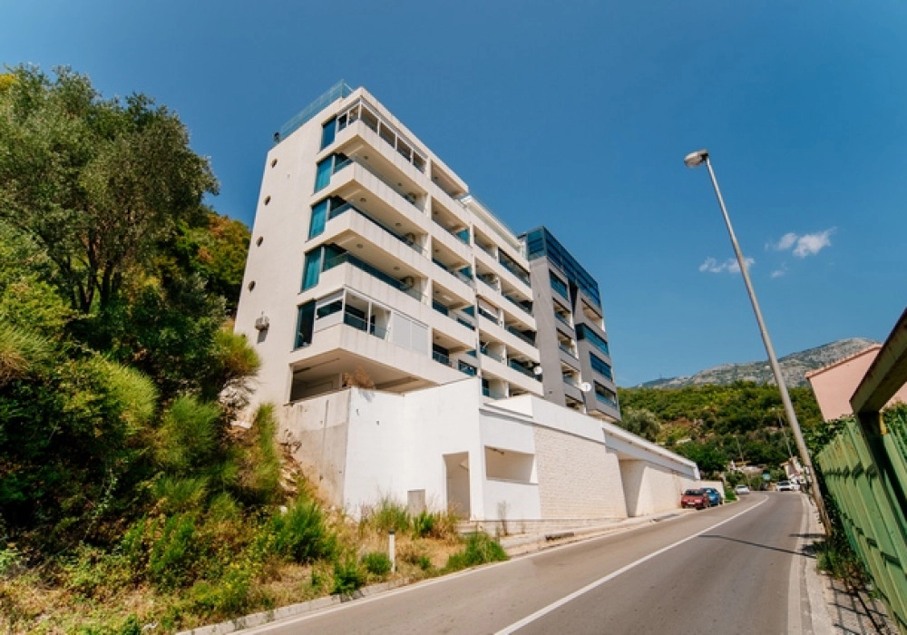 Trosoban-stan-sa-terasom-u-Boretima-Budva Trosoban stan sa terasom u Boretima