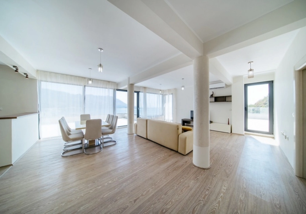 Trosoban-stan-sa-terasom-u-Boretima-Budva-3 Trosoban stan 257 m² – Boreti, Budva — fotografija 4