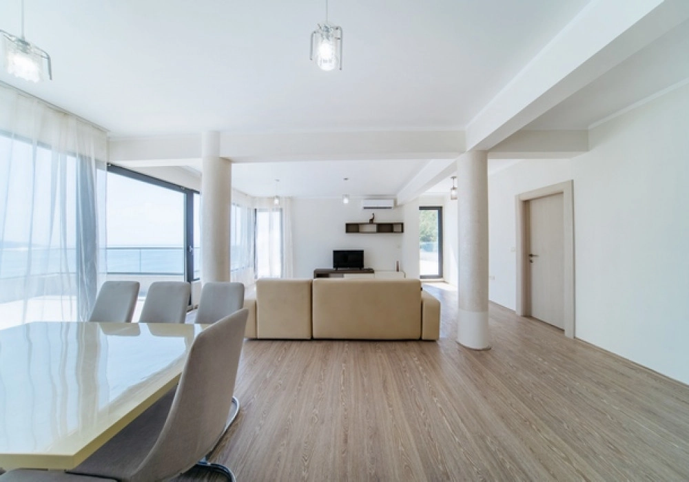 Trosoban-stan-sa-terasom-u-Boretima-Budva-5 Trosoban stan 257 m² – Boreti, Budva — fotografija 6