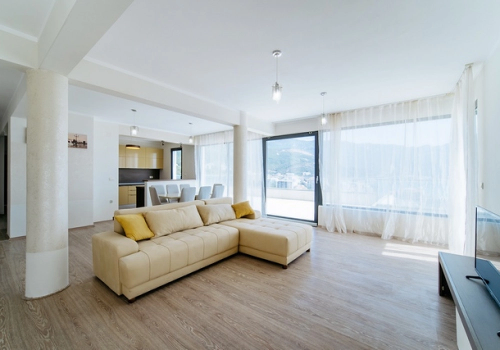 Trosoban-stan-sa-terasom-u-Boretima-Budva-8 Trosoban stan 257 m² – Boreti, Budva — fotografija 9