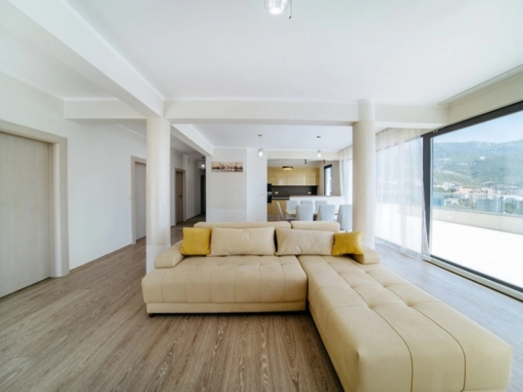 Trosoban stan 257 m² – Boreti, Budva — fotografija 10