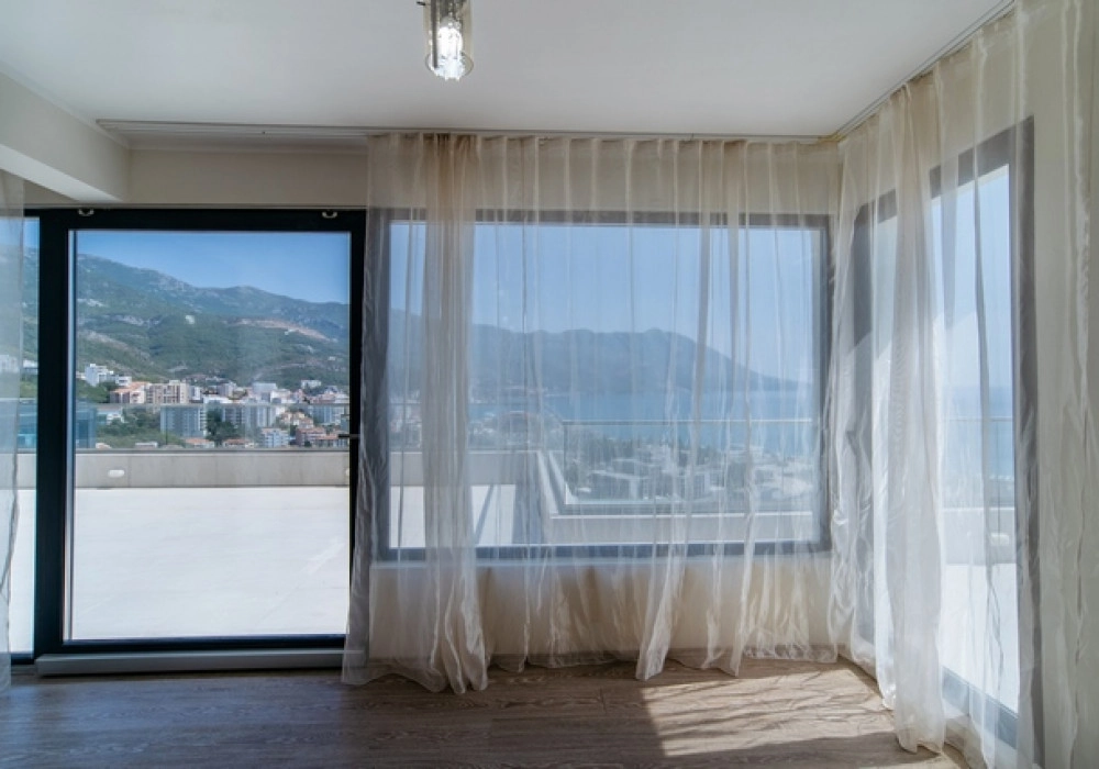 Trosoban-stan-sa-terasom-u-Boretima-Budva-10 Trosoban stan 257 m² – Boreti, Budva — fotografija 11