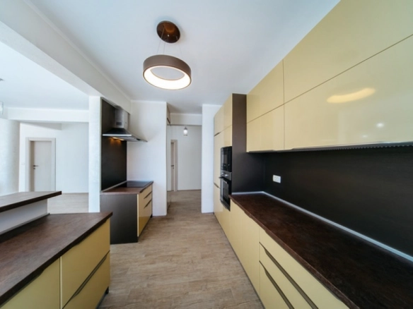 Trosoban stan 257 m² – Boreti, Budva — fotografija 15