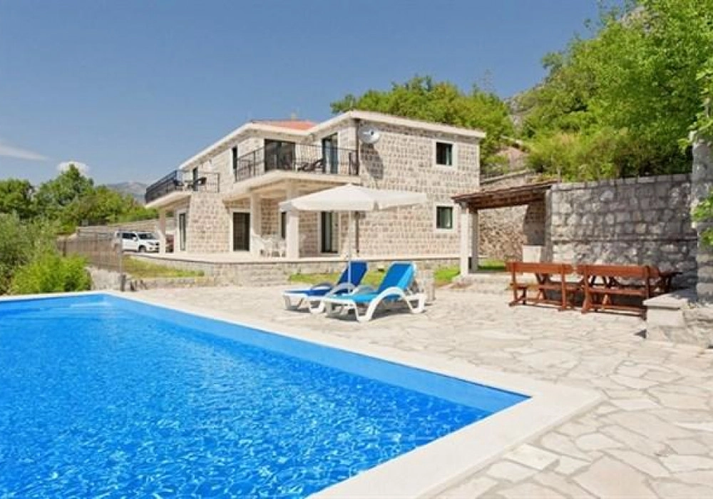 Kamena-kuca-sa-bazenom-u-Blizikucama-Budva-1 Kuća 500 m² – Blizikuće, Budva — fotografija 2