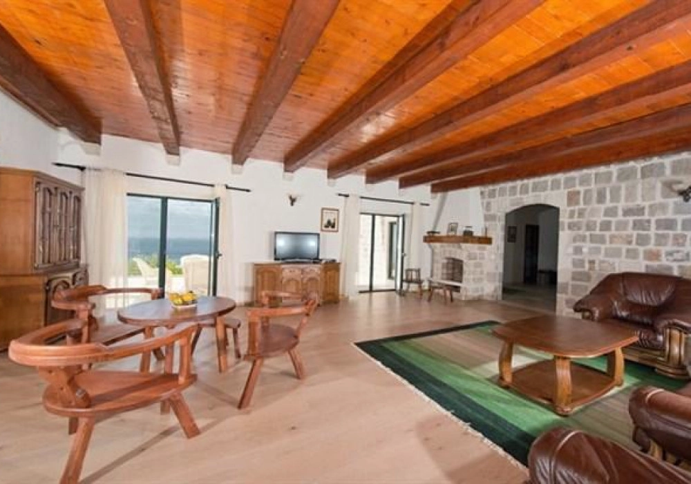 Kamena-kuca-sa-bazenom-u-Blizikucama-Budva-2 Kuća 500 m² – Blizikuće, Budva — fotografija 3