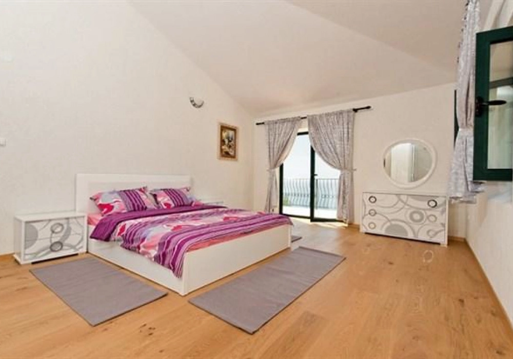 Kamena-kuca-sa-bazenom-u-Blizikucama-Budva-4 Kuća 500 m² – Blizikuće, Budva — fotografija 5