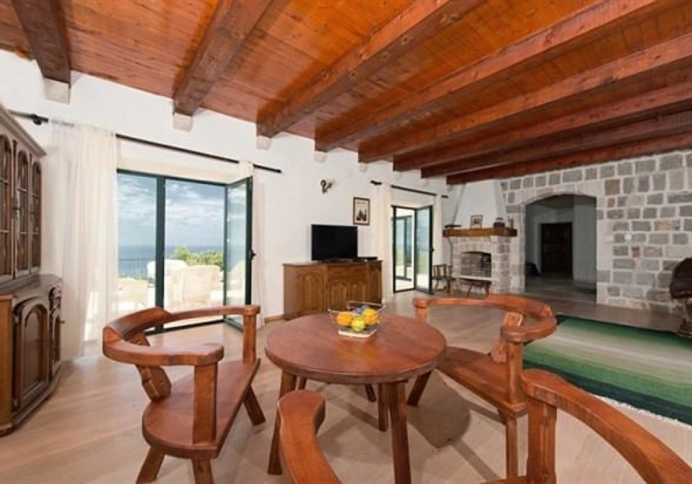 Kamena-kuca-sa-bazenom-u-Blizikucama-Budva-5 Kuća 500 m² – Blizikuće, Budva — fotografija 6