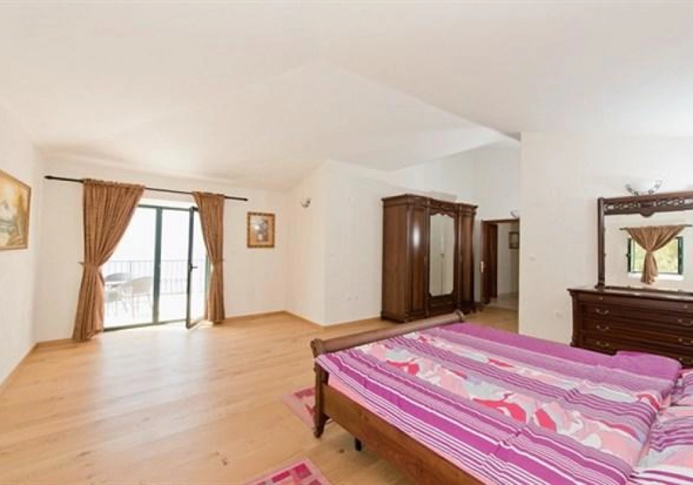 Kamena-kuca-sa-bazenom-u-Blizikucama-Budva-6 Kuća 500 m² – Blizikuće, Budva — fotografija 7