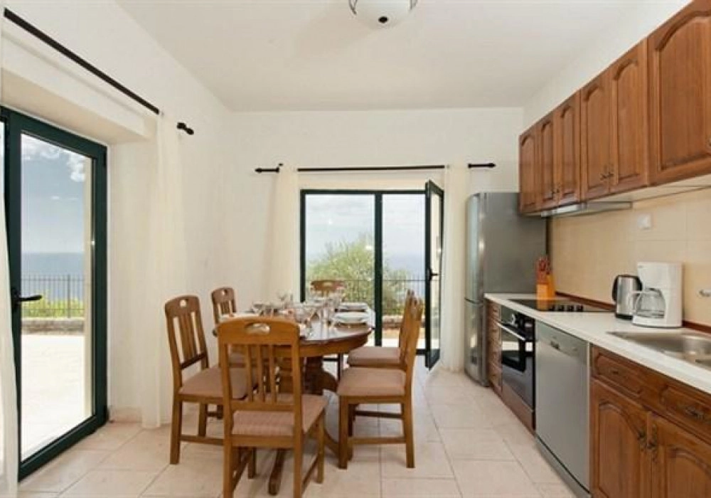 Kamena-kuca-sa-bazenom-u-Blizikucama-Budva-7 Kuća 500 m² – Blizikuće, Budva — fotografija 8