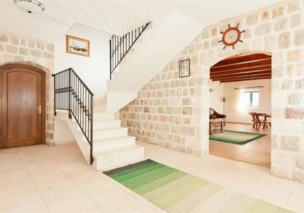Kamena-kuca-sa-bazenom-u-Blizikucama-Budva-8 Kuća 500 m² – Blizikuće, Budva — fotografija 9
