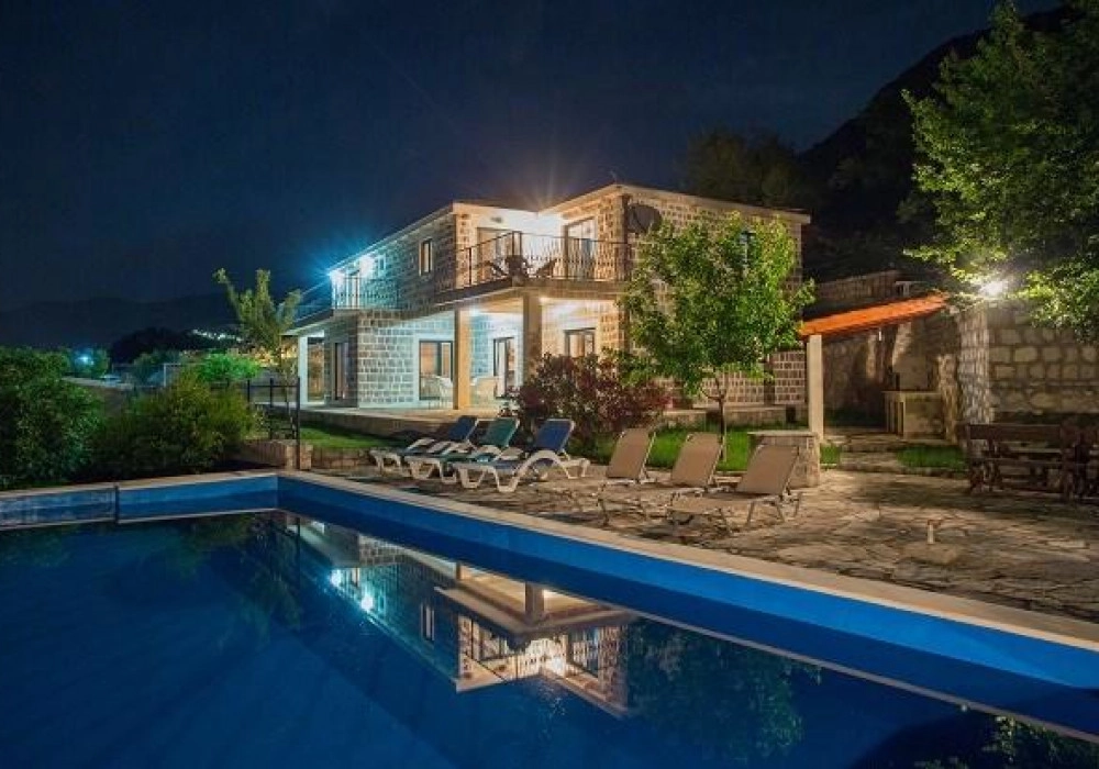 Kamena-kuca-sa-bazenom-u-Blizikucama-Budva-10 Kuća 500 m² – Blizikuće, Budva — fotografija 11
