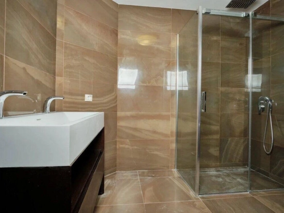 Trosoban stan 350 m² – Rafailovići, Budva — fotografija 10