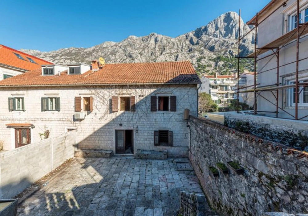 Kamena-kuca-na-prvoj-liniji-do-mora-u-Dobroti-Kotor-2 Kuća 203 m² – Dobrota, Kotor — fotografija 3
