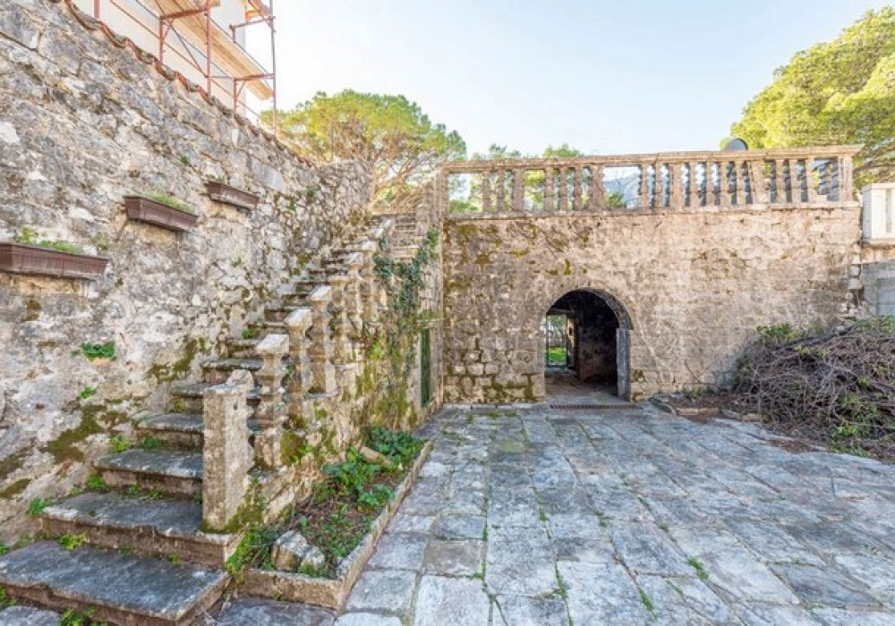 Kamena-kuca-na-prvoj-liniji-do-mora-u-Dobroti-Kotor-3 Kuća 203 m² – Dobrota, Kotor — fotografija 4