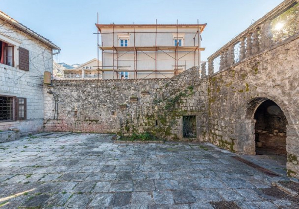 Kamena-kuca-na-prvoj-liniji-do-mora-u-Dobroti-Kotor-4 Kuća 203 m² – Dobrota, Kotor — fotografija 5