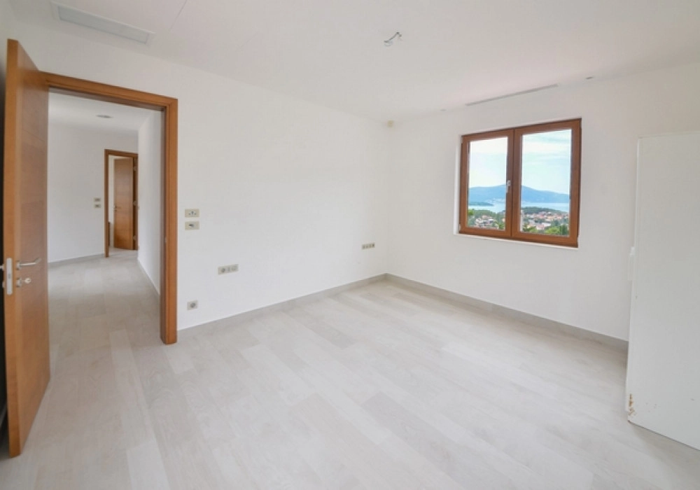 Moderna-kuca-sa-bazenom-u-Kavacu-Kotor-6 Kuća 320 m² – Kavač, Kotor — fotografija 7