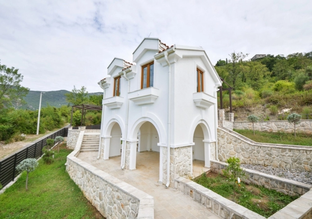 Moderna-kuca-sa-bazenom-u-Kavacu-Kotor-12 Kuća 320 m² – Kavač, Kotor — fotografija 13